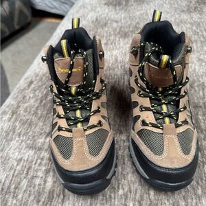 Bear paw  boys  Brown Hiking Boots. 
 New